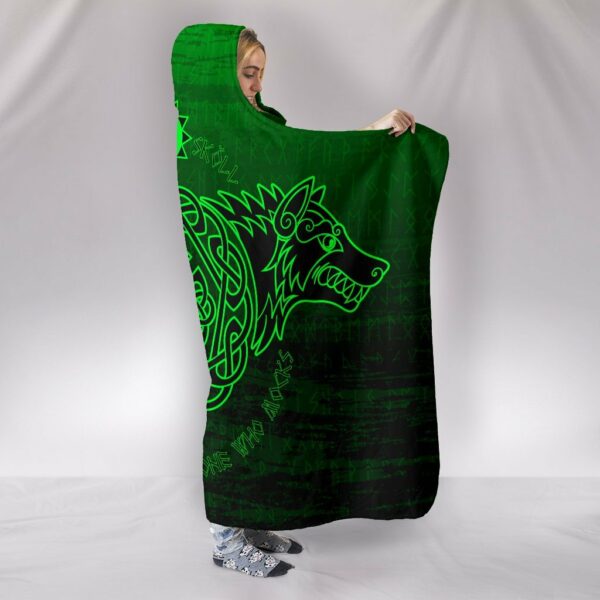 Skoll and Hati Viking Hooded Blanket - Image 2